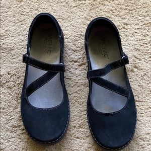 Vionic shoes 8.5 fits like 8.